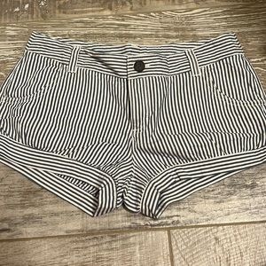 AERIE SZ 4 striped shorts new with tag